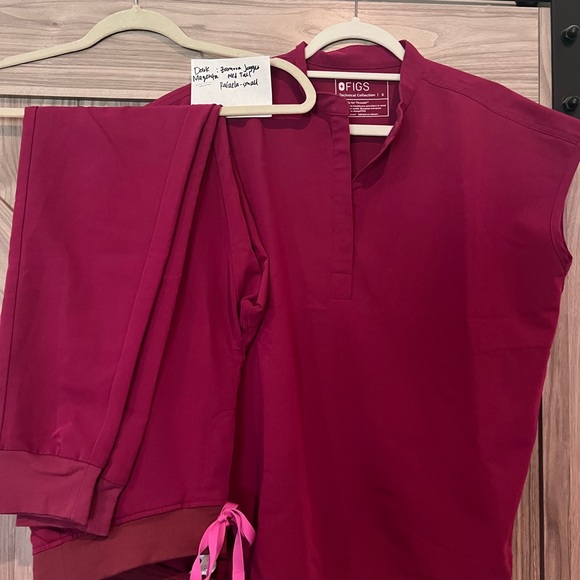 Figs Dark Raspberry Scrub Set - Picture 2 of 3